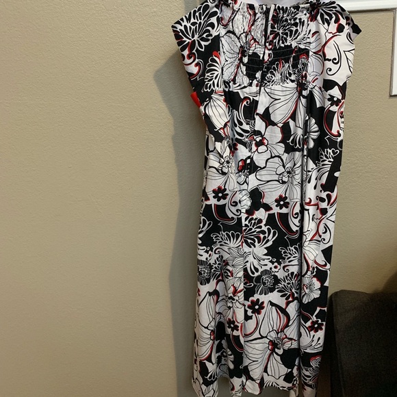 Really cute Summer Dress! Great condition! - Picture 3 of 5